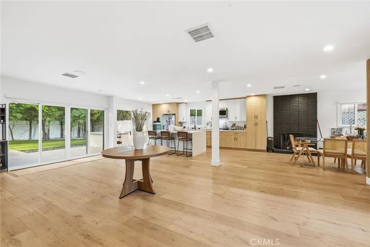 13135 Chandler Boulevard, Sherman Oaks, California 91401