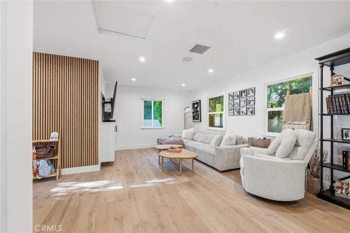 13135 Chandler Boulevard, Sherman Oaks, California 91401