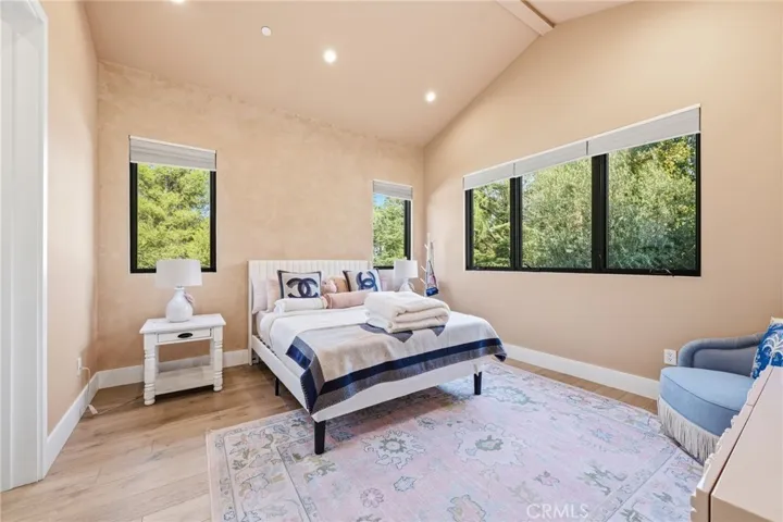 13135 Chandler Boulevard, Sherman Oaks, California 91401