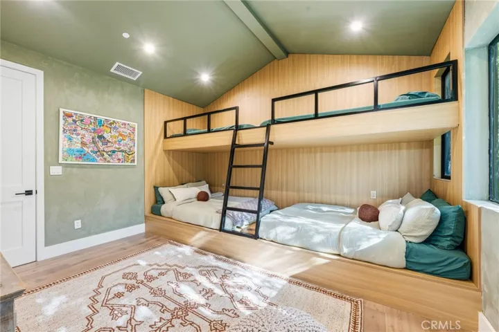 13135 Chandler Boulevard, Sherman Oaks, California 91401