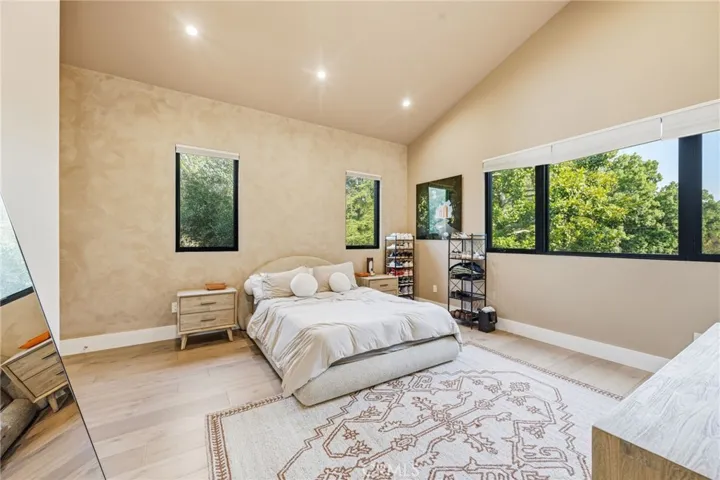 13135 Chandler Boulevard, Sherman Oaks, California 91401