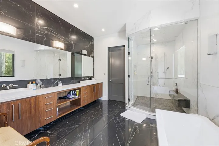13135 Chandler Boulevard, Sherman Oaks, California 91401