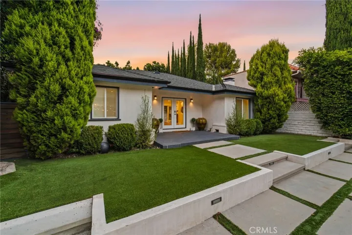 13135 Chandler Boulevard, Sherman Oaks, California 91401