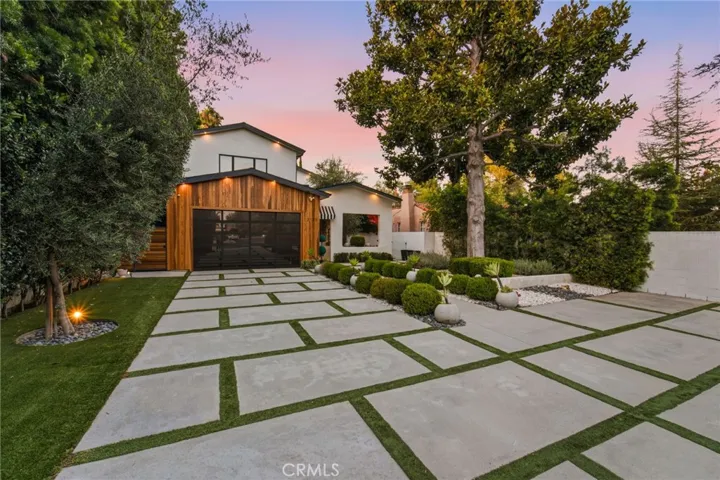 13135 Chandler Boulevard, Sherman Oaks, California 91401