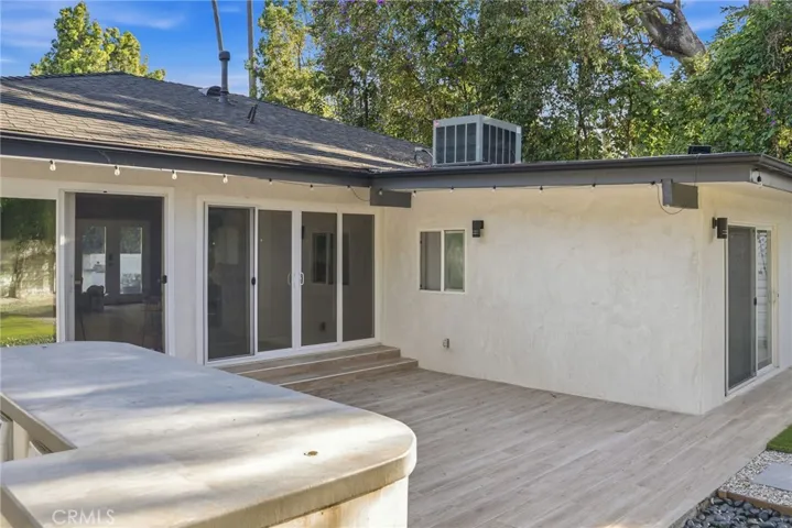 13135 Chandler Boulevard, Sherman Oaks, California 91401