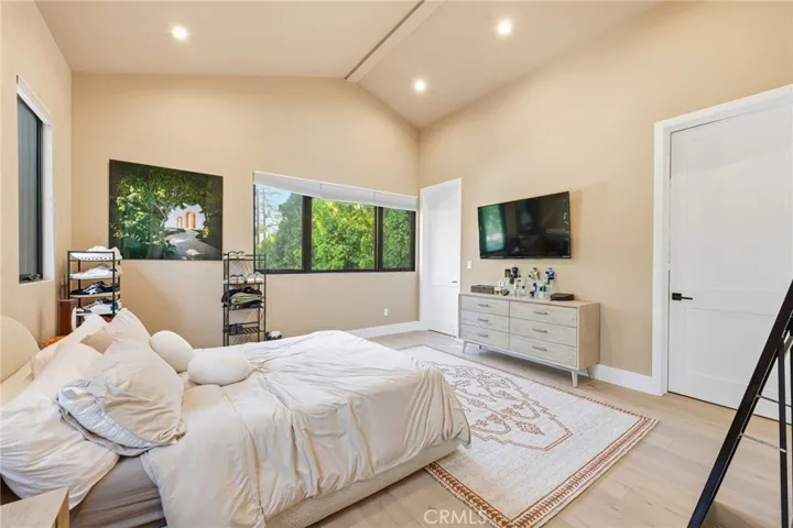 13135 Chandler Boulevard, Sherman Oaks, California 91401
