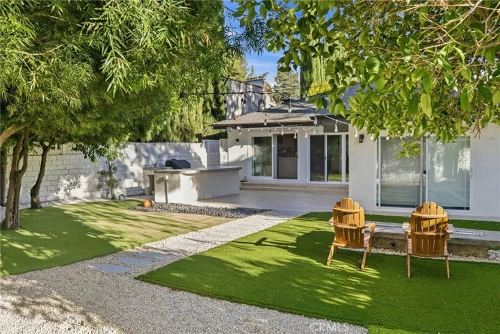 13135 Chandler Boulevard, Sherman Oaks, California 91401