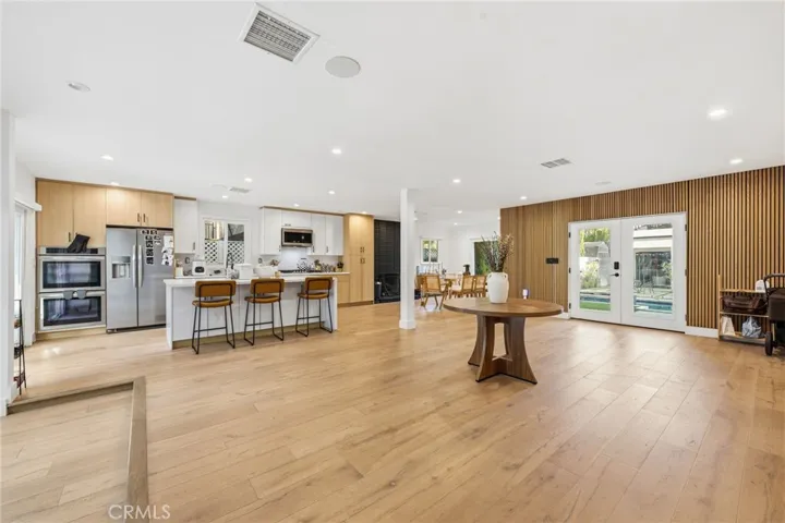 13135 Chandler Boulevard, Sherman Oaks, California 91401