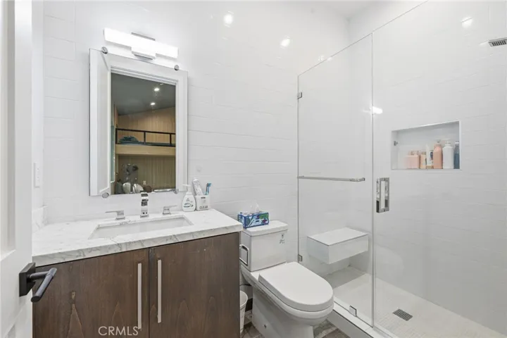 13135 Chandler Boulevard, Sherman Oaks, California 91401