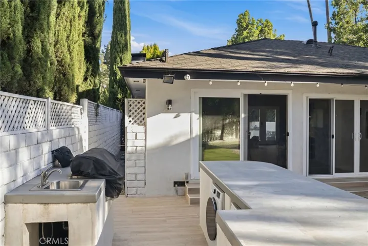 13135 Chandler Boulevard, Sherman Oaks, California 91401