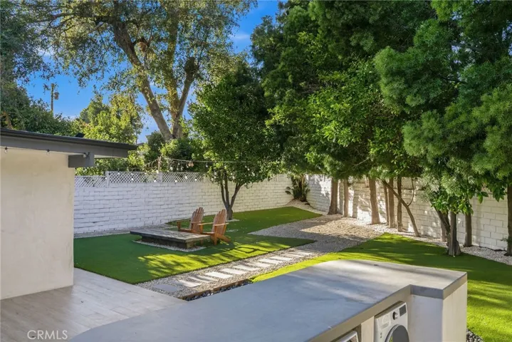 13135 Chandler Boulevard, Sherman Oaks, California 91401