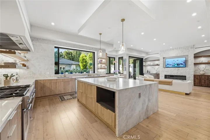 13135 Chandler Boulevard, Sherman Oaks, California 91401