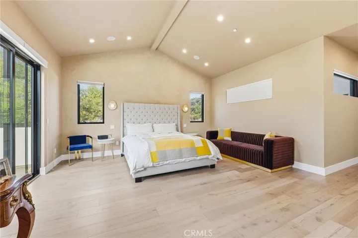 13135 Chandler Boulevard, Sherman Oaks, California 91401
