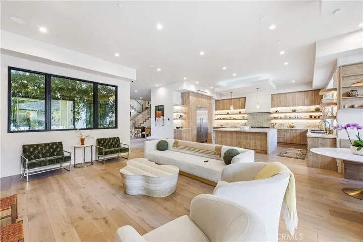 13135 Chandler Boulevard, Sherman Oaks, California 91401