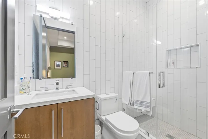 13135 Chandler Boulevard, Sherman Oaks, California 91401