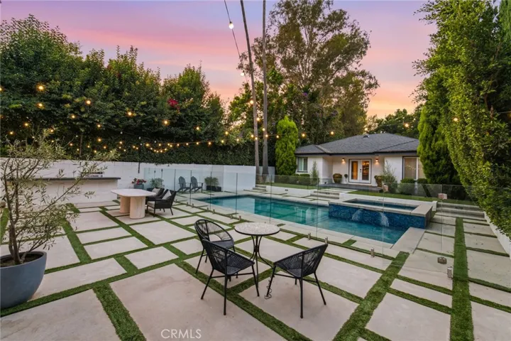 13135 Chandler Boulevard, Sherman Oaks, California 91401