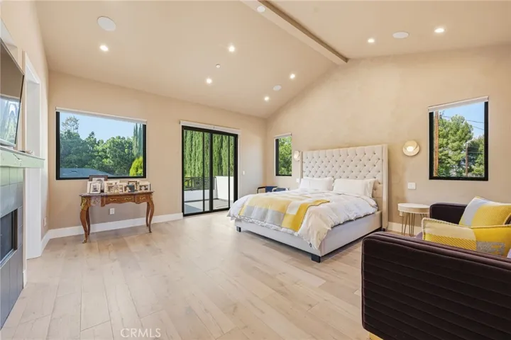 13135 Chandler Boulevard, Sherman Oaks, California 91401