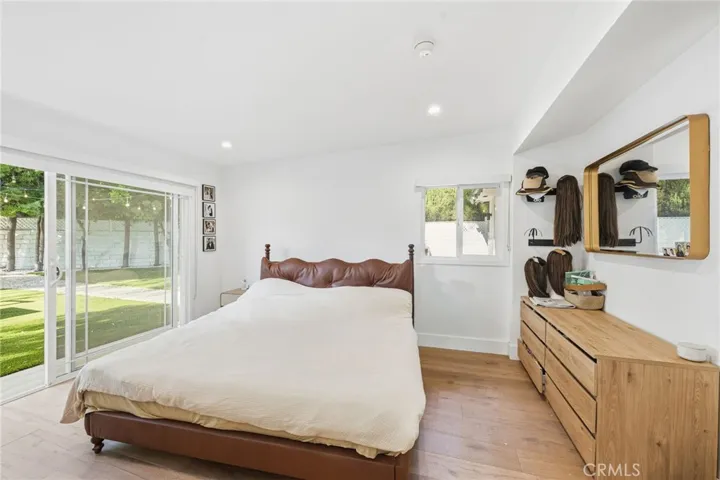 13135 Chandler Boulevard, Sherman Oaks, California 91401