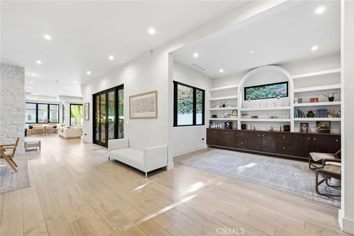 13135 Chandler Boulevard, Sherman Oaks, California 91401