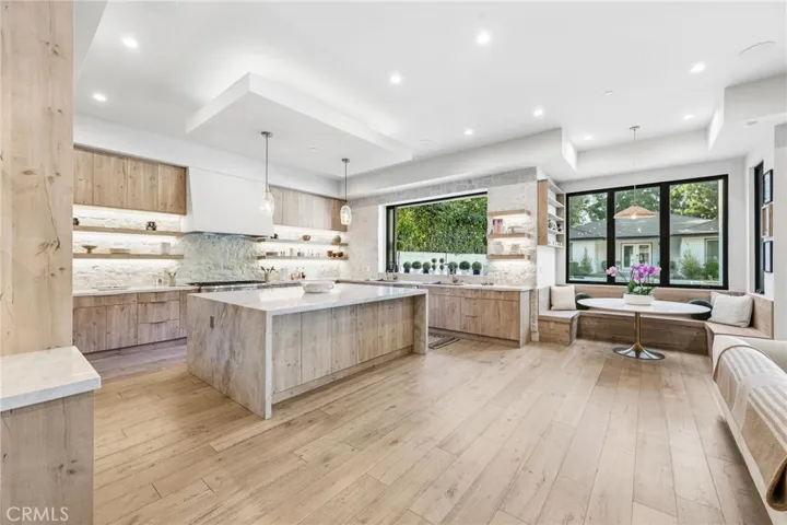 13135 Chandler Boulevard, Sherman Oaks, California 91401