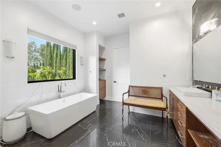 13135 Chandler Boulevard, Sherman Oaks, California 91401