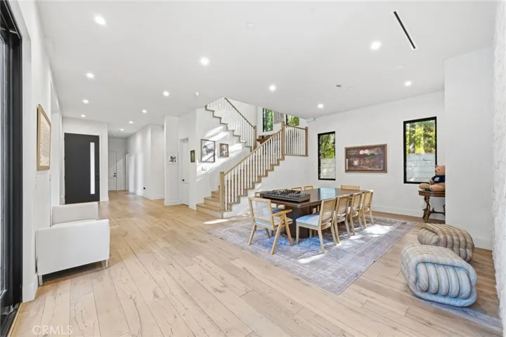 13135 Chandler Boulevard, Sherman Oaks, California 91401