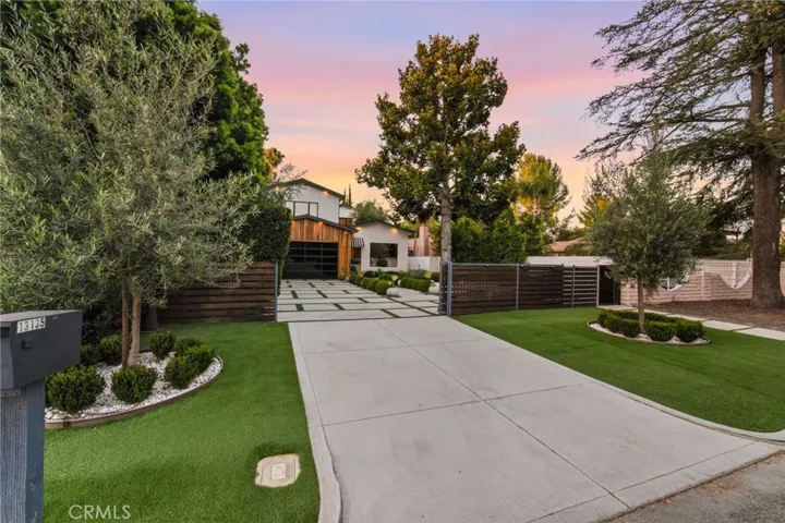 13135 Chandler Boulevard, Sherman Oaks, California 91401