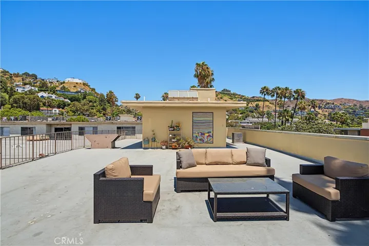 1539 N Laurel Avenue 202, Los Angeles, California 90046