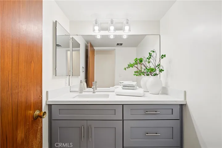 1539 N Laurel Avenue 202, Los Angeles, California 90046