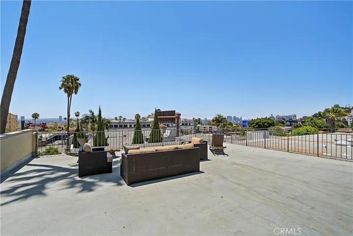 1539 N Laurel Avenue 202, Los Angeles, California 90046