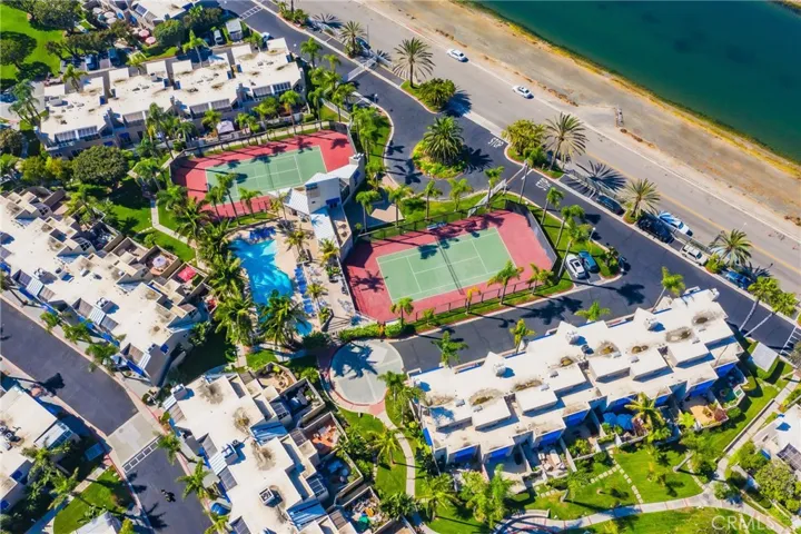 Common area amenities include tennis courts, pool and spa.