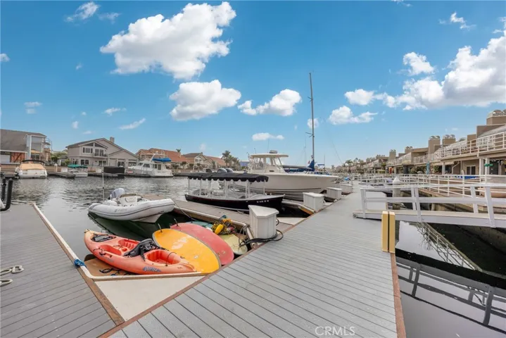 Docks are steps away.