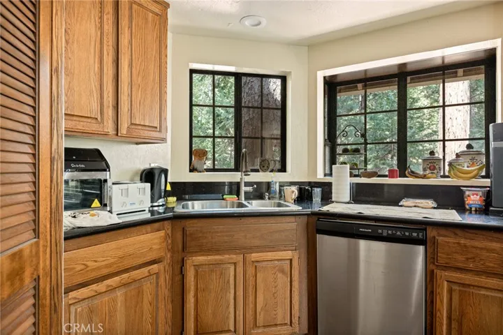 27432 White Fir, Lake Arrowhead, California 92352