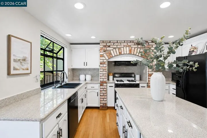 5017 Murchio Dr, Concord, California 94521