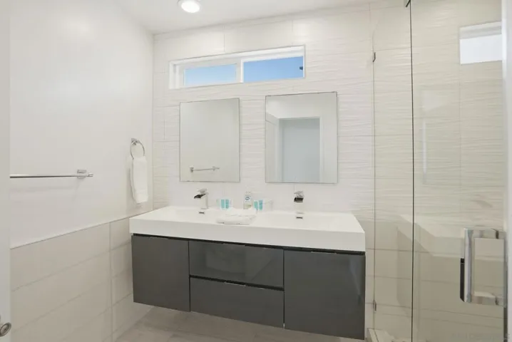 521 Arenas, La Jolla, California 92037