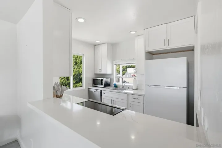 521 Arenas, La Jolla, California 92037