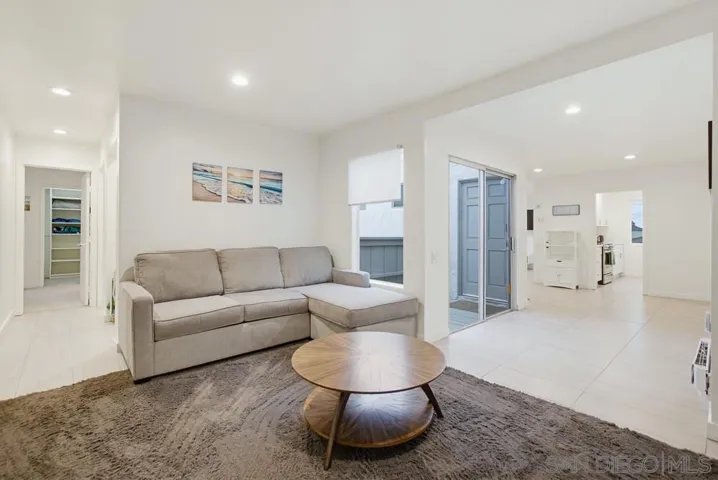 521 Arenas, La Jolla, California 92037