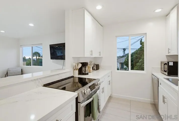 521 Arenas, La Jolla, California 92037