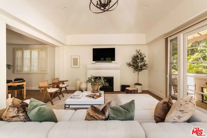 9024 Cynthia Street 204, West Hollywood, California 90069