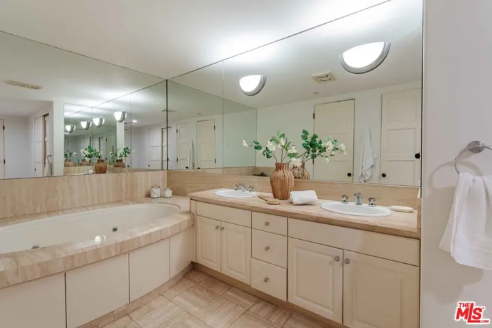9024 Cynthia Street 204, West Hollywood, California 90069
