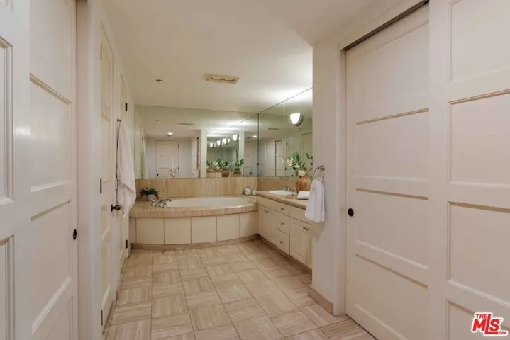9024 Cynthia Street 204, West Hollywood, California 90069