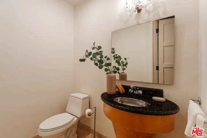 9024 Cynthia Street 204, West Hollywood, California 90069