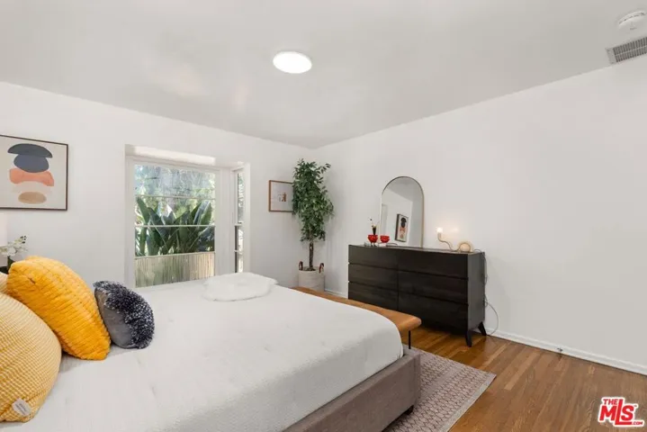 7535 Etiwanda Avenue, Los Angeles, California 91335