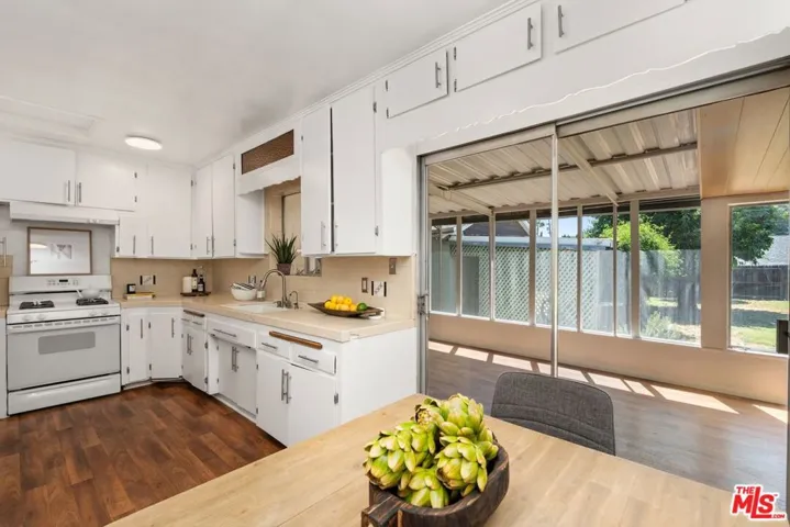 7535 Etiwanda Avenue, Los Angeles, California 91335