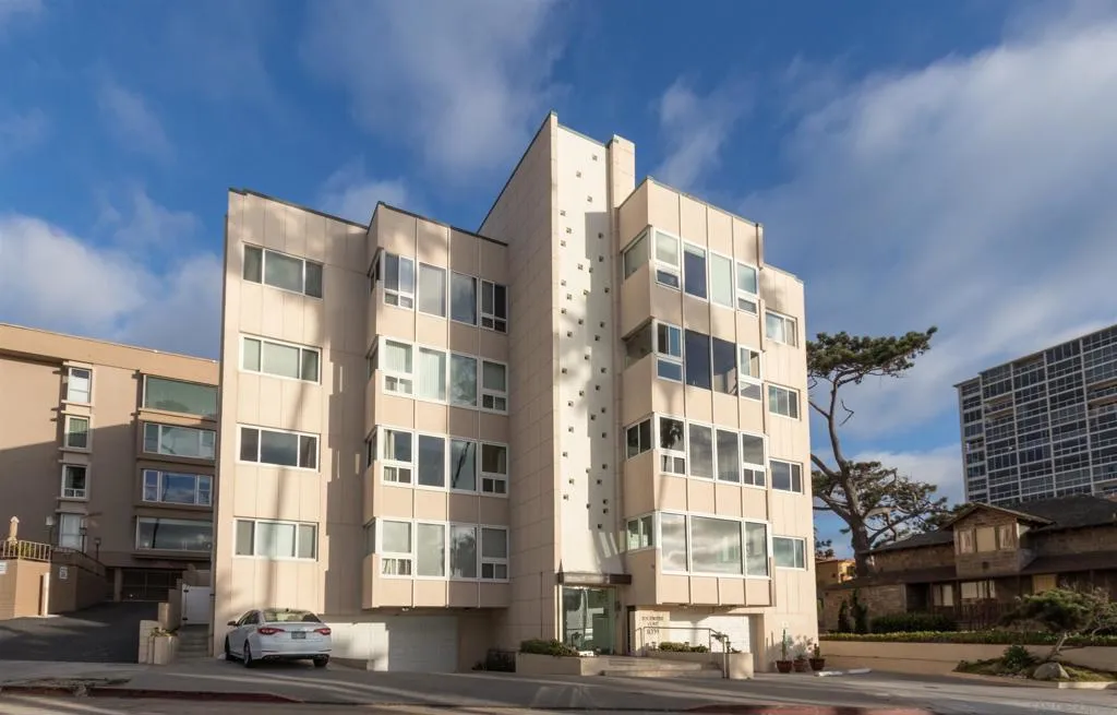 1039 Coast Blvd