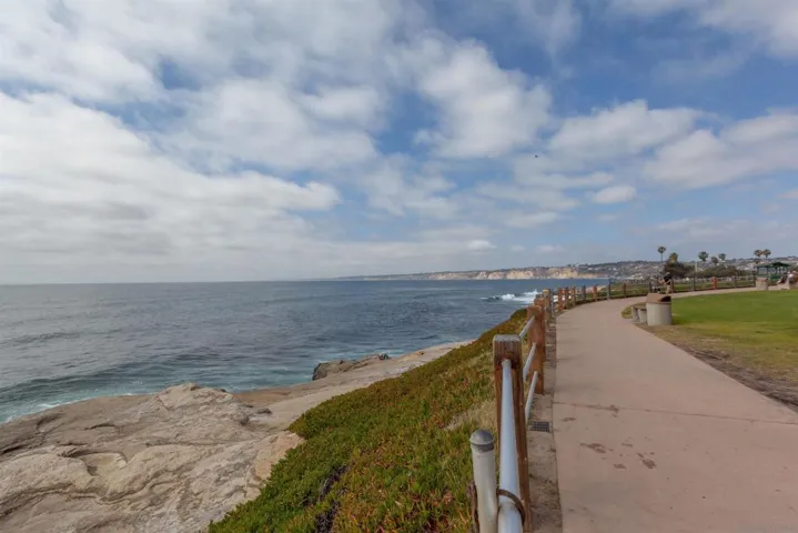 1039 Coast Blvd E, La Jolla, California 92037