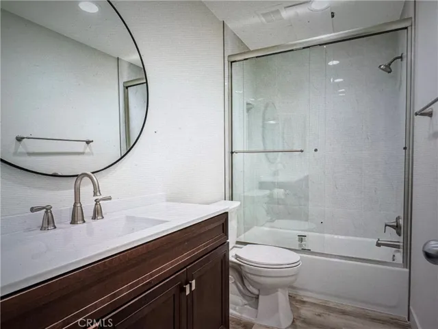 750 N Kings 105, Los Angeles, California 90069