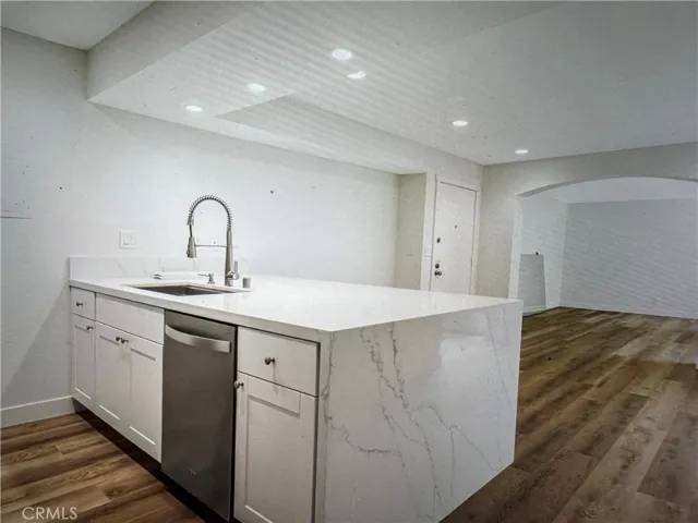 750 N Kings 105, Los Angeles, California 90069