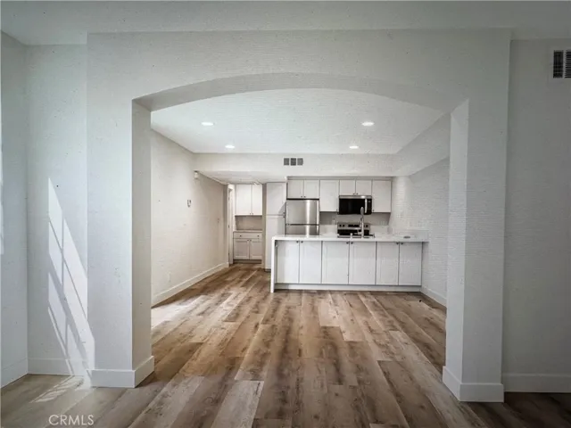 750 N Kings 105, Los Angeles, California 90069