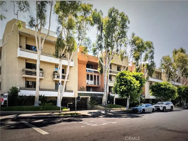 750 N Kings 105, Los Angeles, California 90069